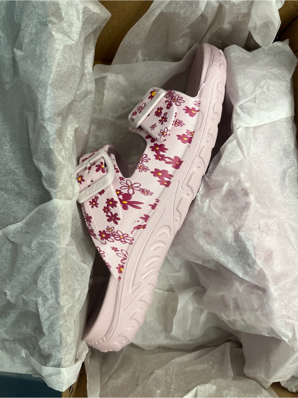 Woman’s Foamies Skechers sandal size 6 - Picture 3 of 5
